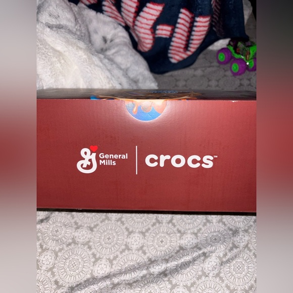 Cocoa Puffs Crocs - Picture 3 of 7